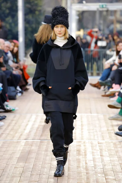 Look 44